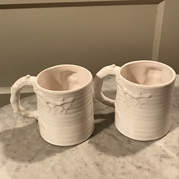 Set of Pottery Barn mugs. - Picture 6 of 6